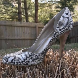 Brand New! Snake Skin Fabric Heel